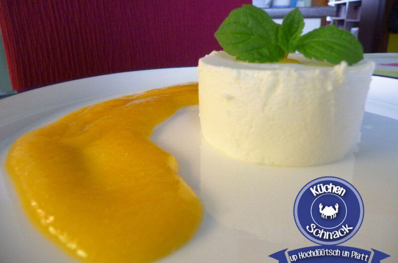 Orangen-Joghurt-Mousse an Pfirsich-Marsala-Sugo