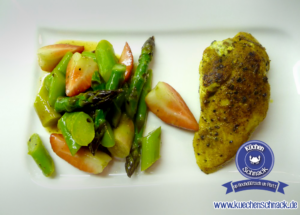 Spargel-Erdbeeren-Salat mit Curry Huhn