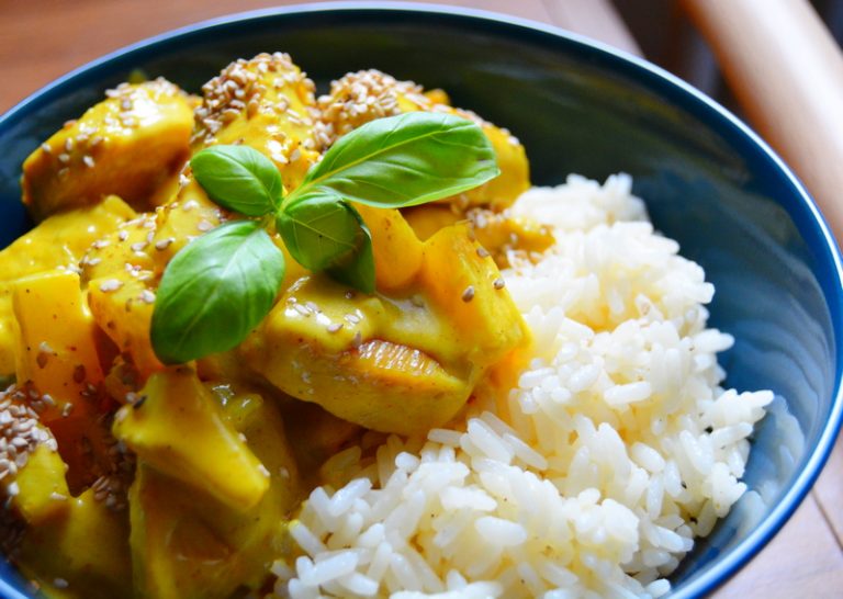 Hähnchen-Curry mit Ananas und Zitronenreis - leicht und lecker