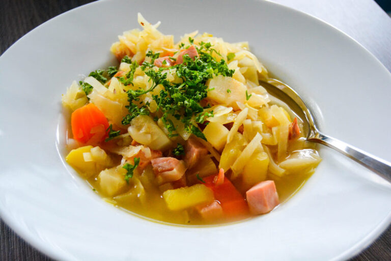 Für kalte Tage - Schneller Weißkohleintopf mit Kasseler