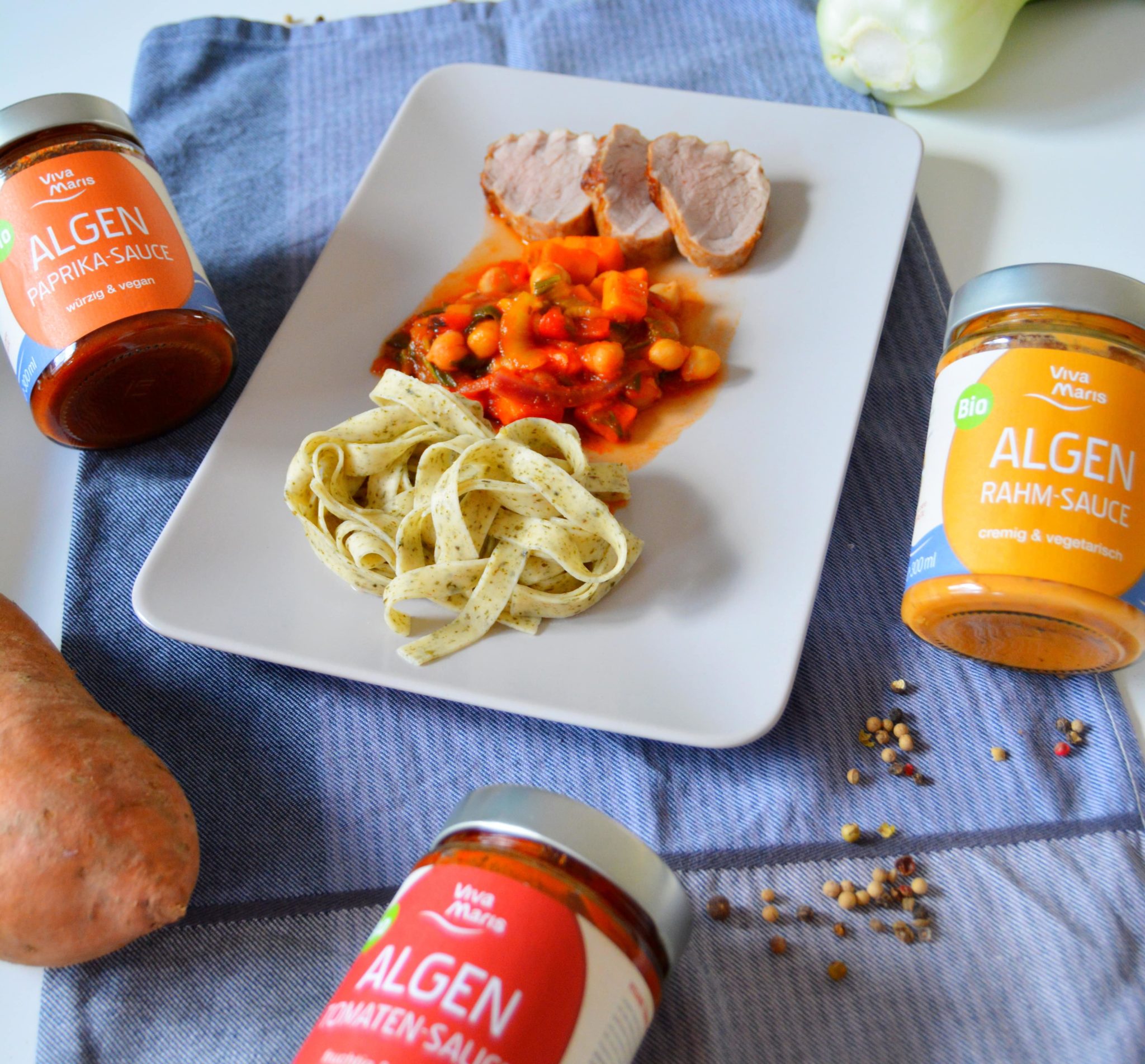 Algenpasta an Pak-Choi-Gemüse mit Schweinefilet