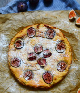 Kartoffel Feigen Kuchen auf Backpapier