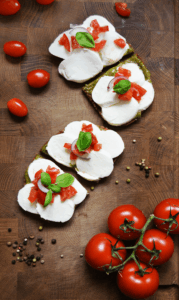 Caprese Stulle mit Basilikum-Pesto
