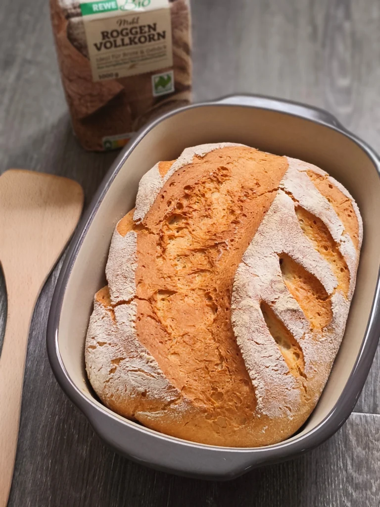 roggen-schmand-brot im ofenmeister von pampered chef