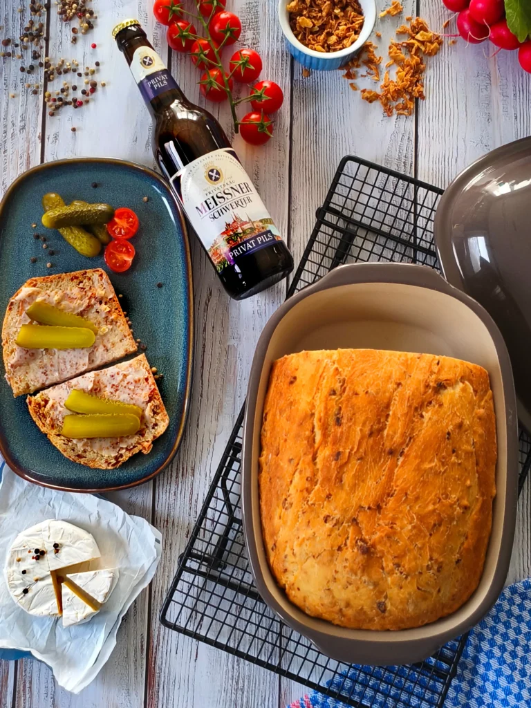 Zwiebel-Bier-Brot aus dem Ofenmeister